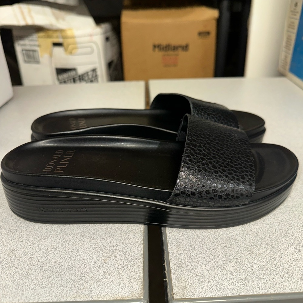 Donald Pliner - Fiji Slide Sandals - Picture 2 of 4